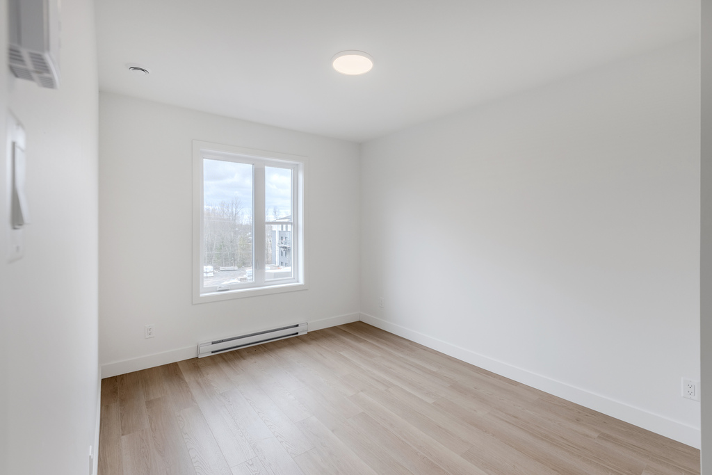 5 1/2 Disponible Pour Juillet | 3285435