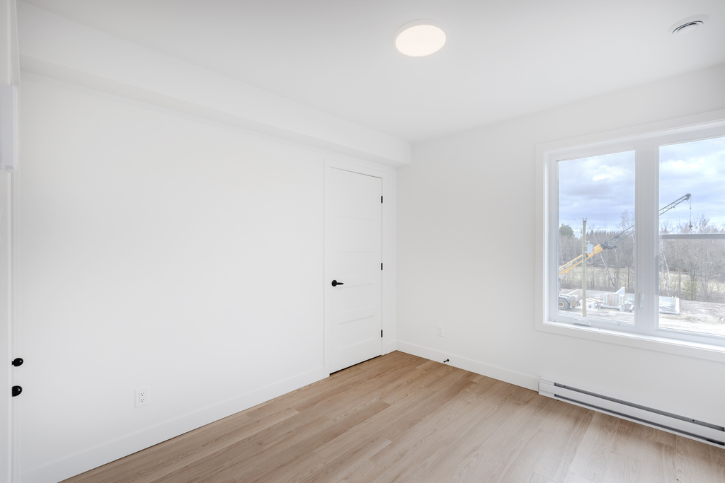 5 1/2 Disponible Pour Juillet | 3285435