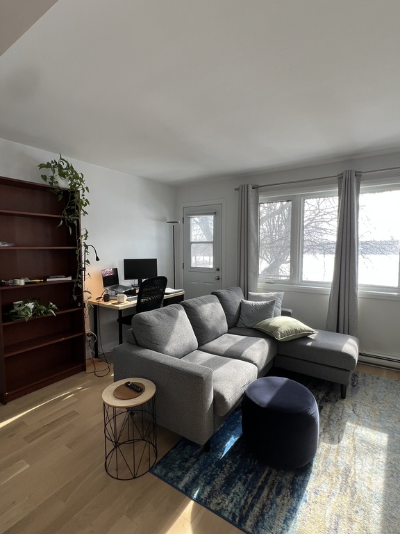 3 ½ Rénové - Quartier Tranquille Et Vert | 3285440