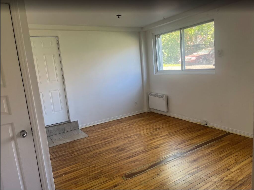 Beau 41/2 Rénové Inclus Stationnement! | 3285472