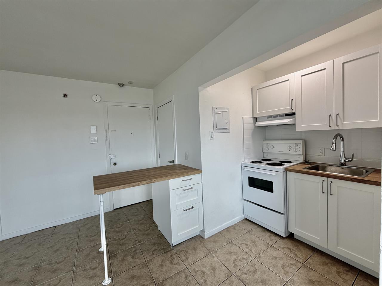 2405 Rue Bélanger, Montreal, QC, Canada 2405 Belanger | 3285612