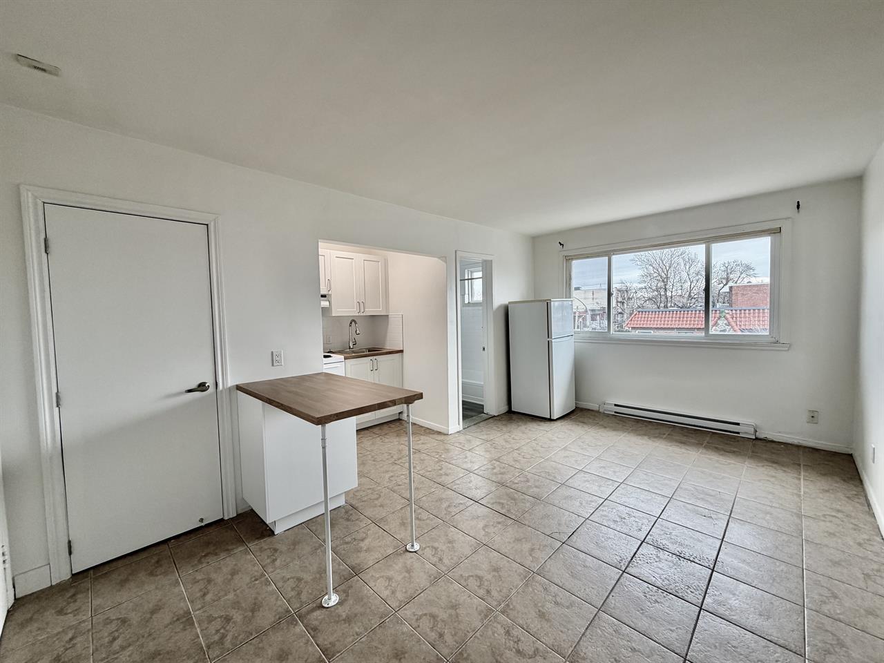 2405 Rue Bélanger, Montreal, QC, Canada 2405 Belanger | 3285612