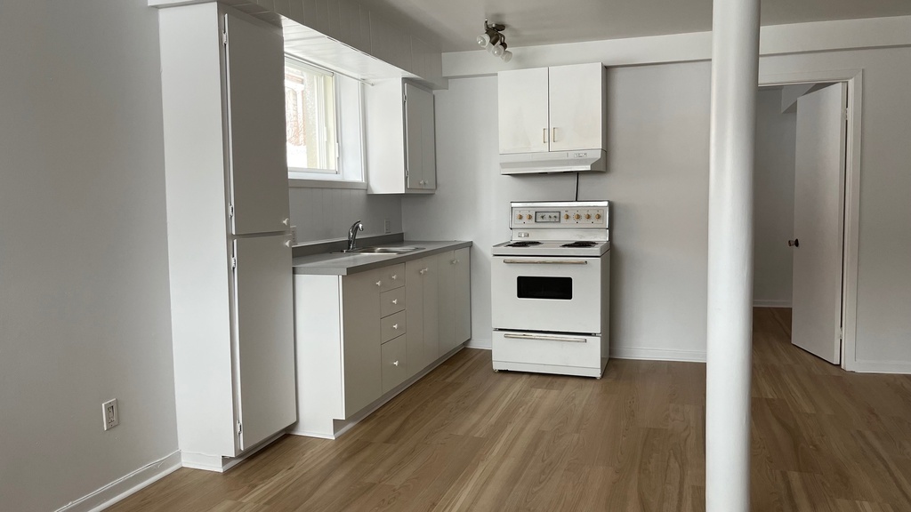 3 1/2 Avec Une Chambre Fermée | 3285625
