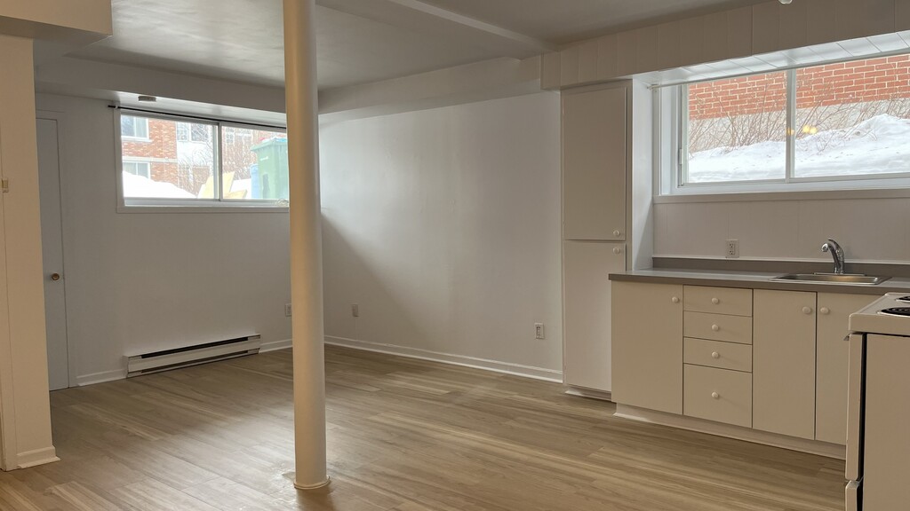 3 1/2 Avec Une Chambre Fermée | 3285625