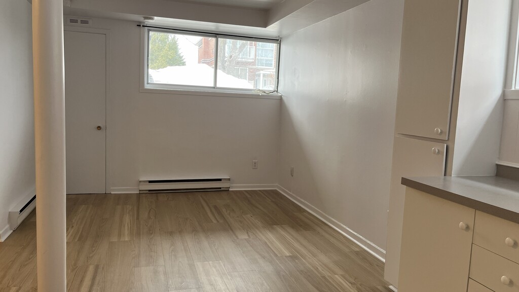 3 1/2 Avec Une Chambre Fermée | 3285625