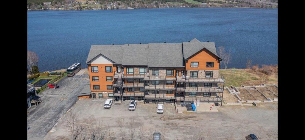 Magnifique condo sur le lac william | 3285682