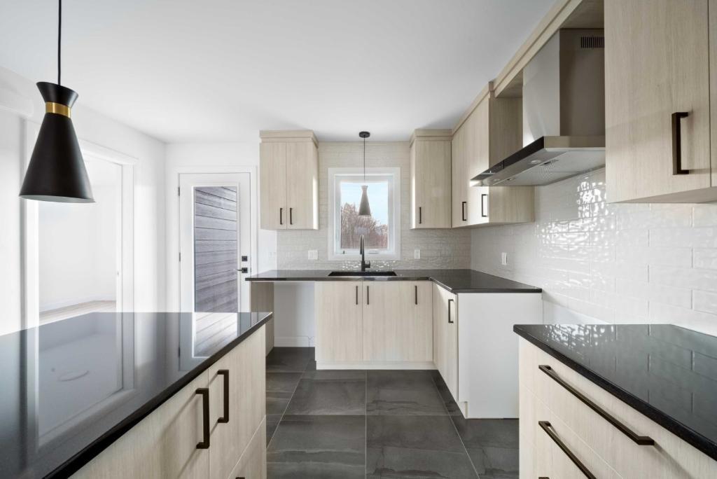 Beau condo 5 1/2 avec garage - un mois gratuit! | 3286103