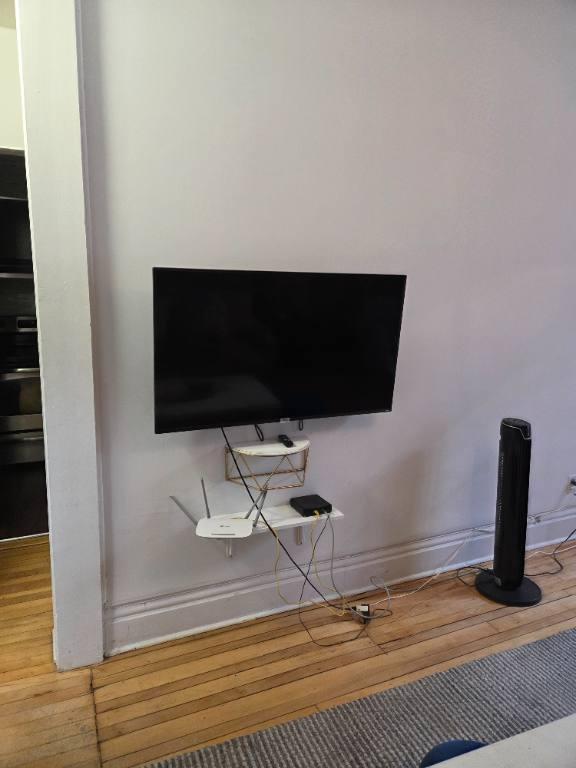 For Rent: Charming Fully Furnished 3 1/2 on Crescent Street, Montreal | 3285737
