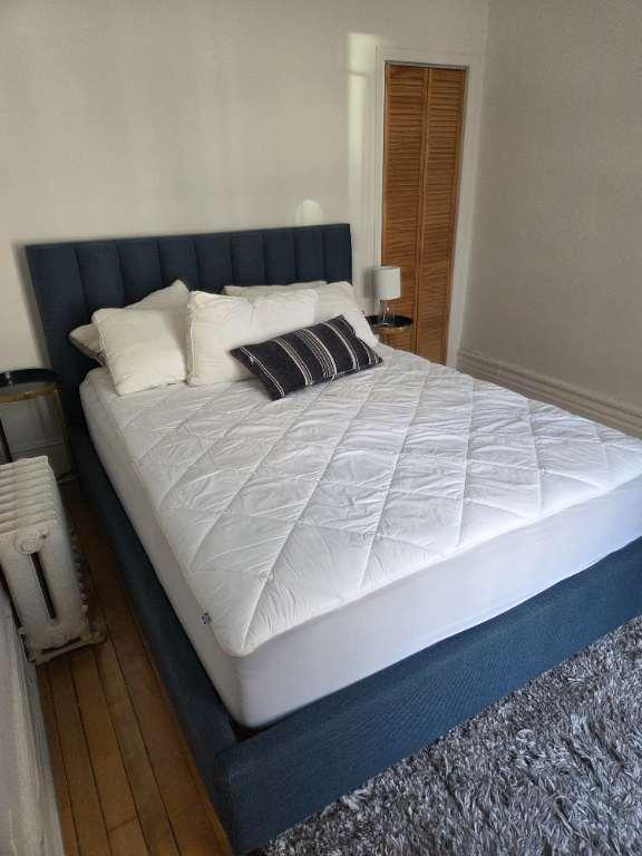 À Louer : Charmant 3 1/2 Meublé sur la Rue Crescent, Montréal H3G 2C1 | 3285738