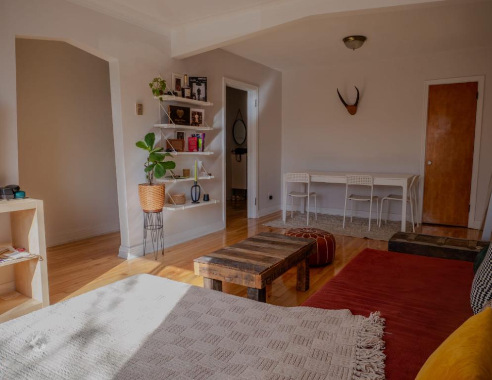 ❁Grand 5½ lumineux meublé — 2 chambres + bureau fermé — à 2 min du métro Fabre (Villeray)❁ | 3285759