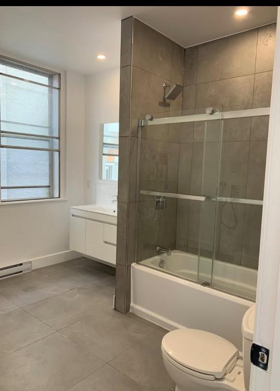 Apartement à louer / Apartment for Rent (top floor) | 3285770