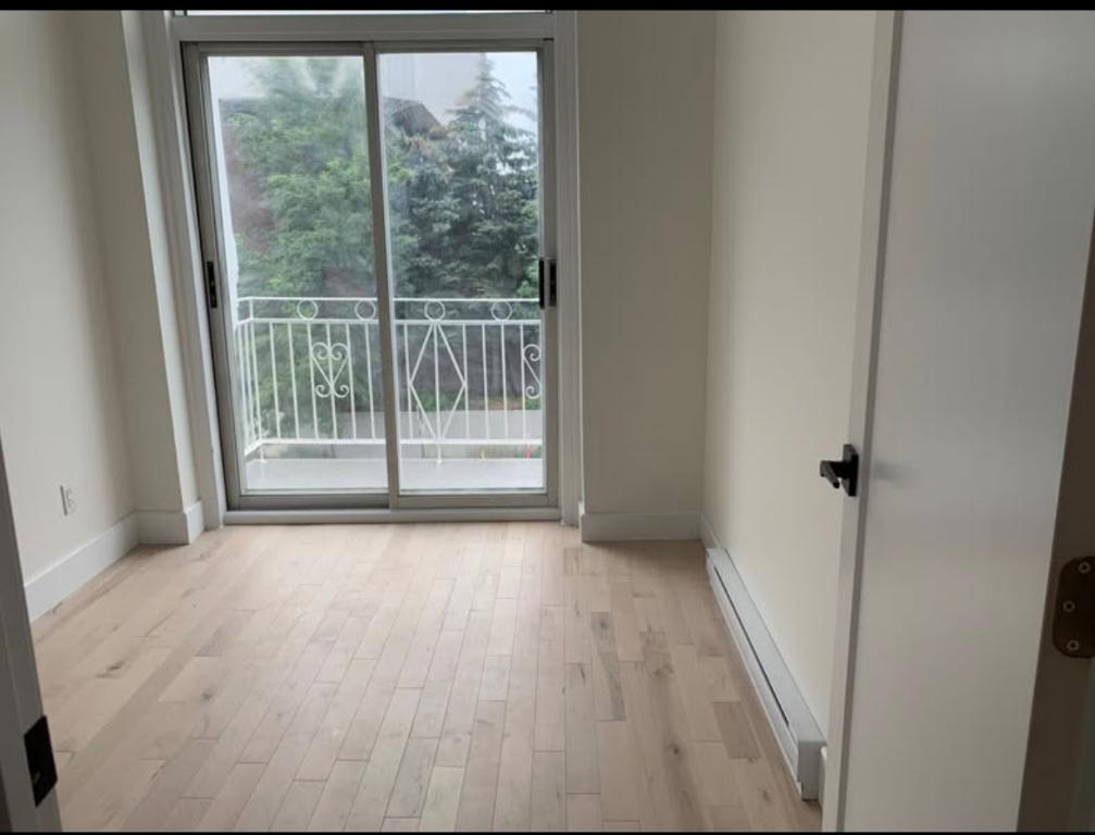 Apartement à louer / Apartment for Rent (top floor) | 3285770