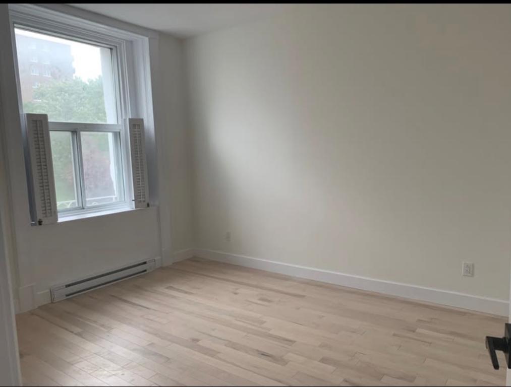 Apartement à louer / Apartment for Rent (top floor) | 3285770