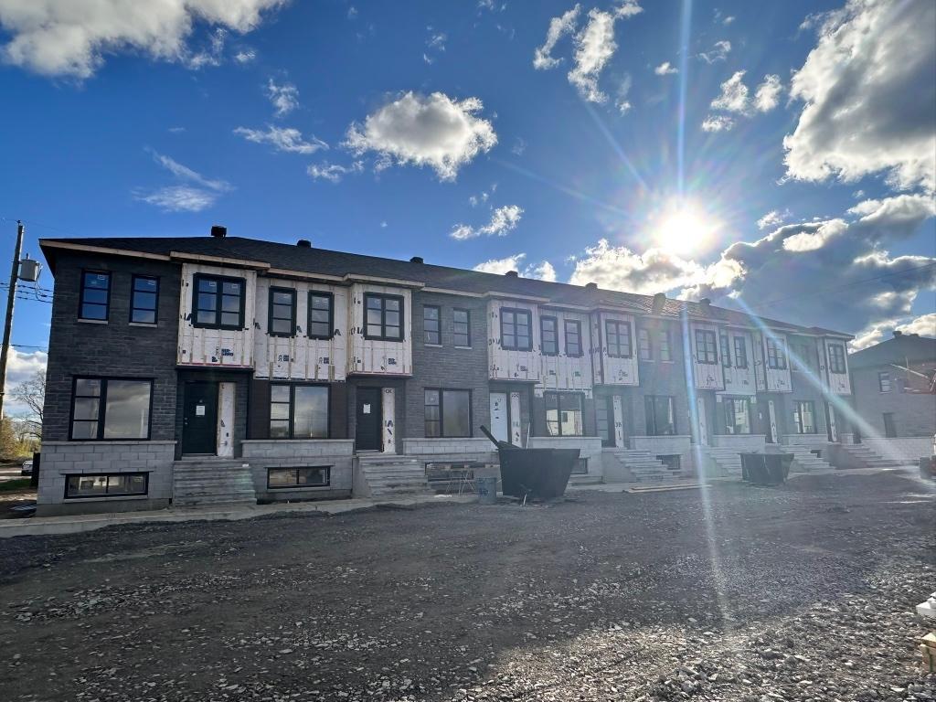 MAISON DE VILLE NEUVE À LOUER - SAINT-JACQUES | 3286116
