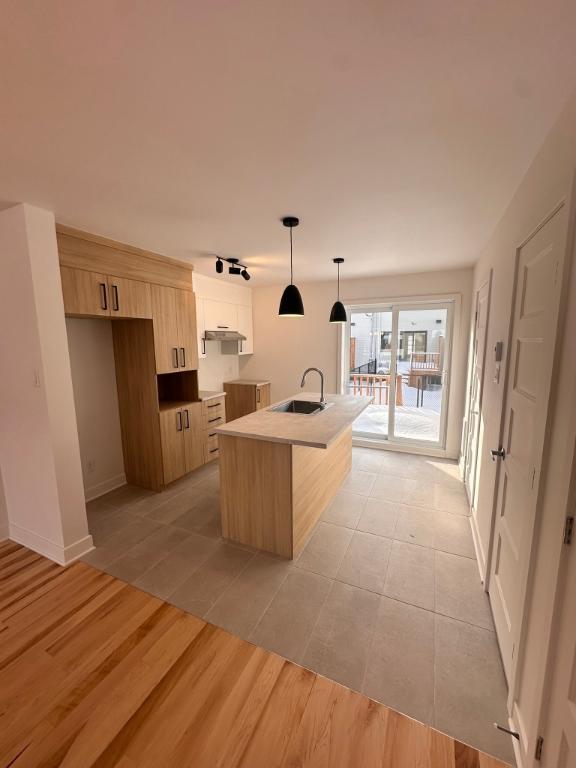 MAISON DE VILLE NEUVE À LOUER - SAINT-JACQUES | 3286116