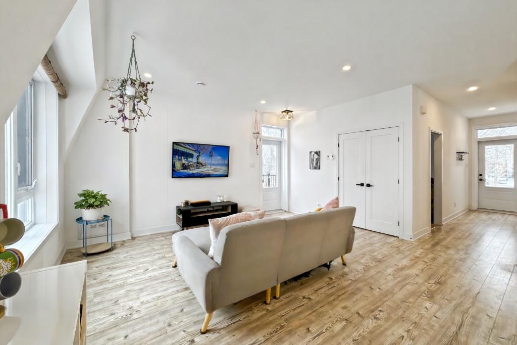 Disponible 1er Juillet - Beau 4 1/2 neuf avec électros inclus et énormément de lumière naturelle dans le Vieux La Prairie. | 3286159
