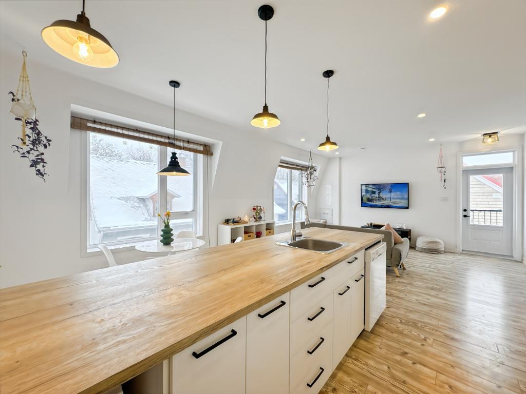 Disponible 1er Juillet - Beau 4 1/2 neuf avec électros inclus et énormément de lumière naturelle dans le Vieux La Prairie. | 3286159