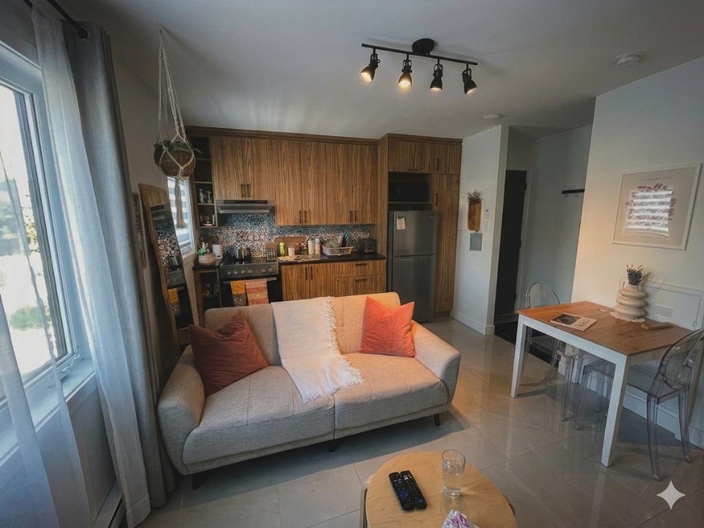 Grand 2 1/2 rénové | 3286178