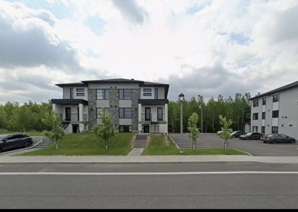4 1/2 DISPONIBLE MAINTENANT | 3286605