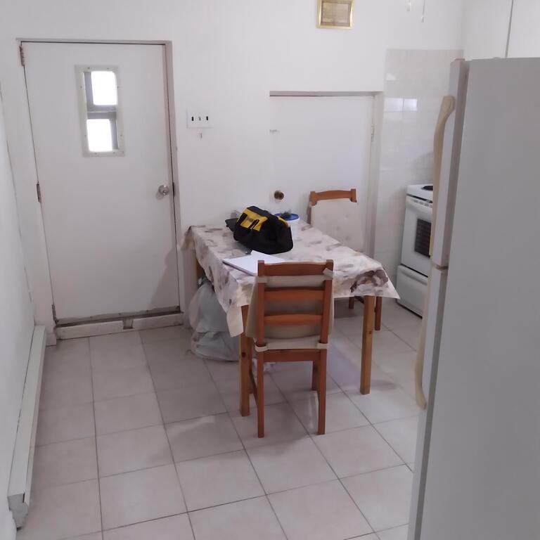 ST LEONARD 2 ½ POELE, FRIGO, TABLE, LIT | 3287279