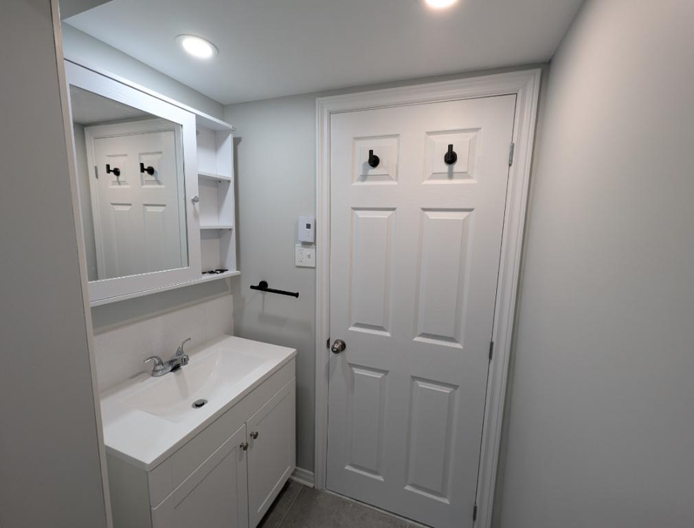 Magnifique 3 ½ (demi-sous-sol) rénové à louer 1150 | 3287326