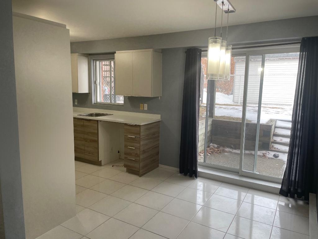 Logement 4 1/2 | 3293238