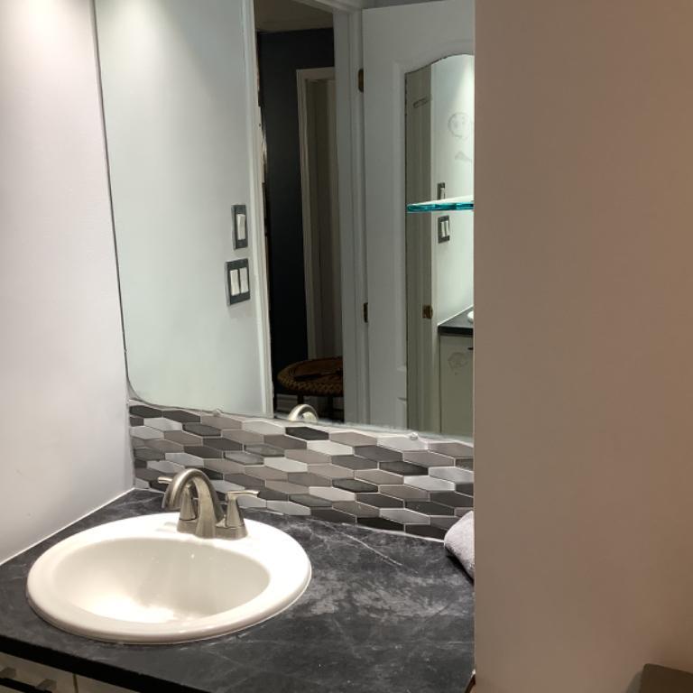 Beau logement ,chauffé/éclairé,réfrigérateur/cuisinière,laveuse/sécheuse ,meublée | 3292442