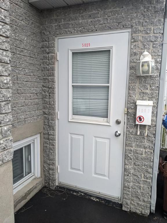 Beau 3 1/2 meublé Saint-Hubert, Stationnement inclus | 3287344
