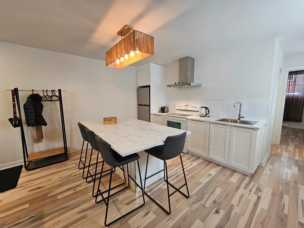 JUILLET ** Magnifique 3 1/2 rénové / Face au Parc St-Clément | 3287371
