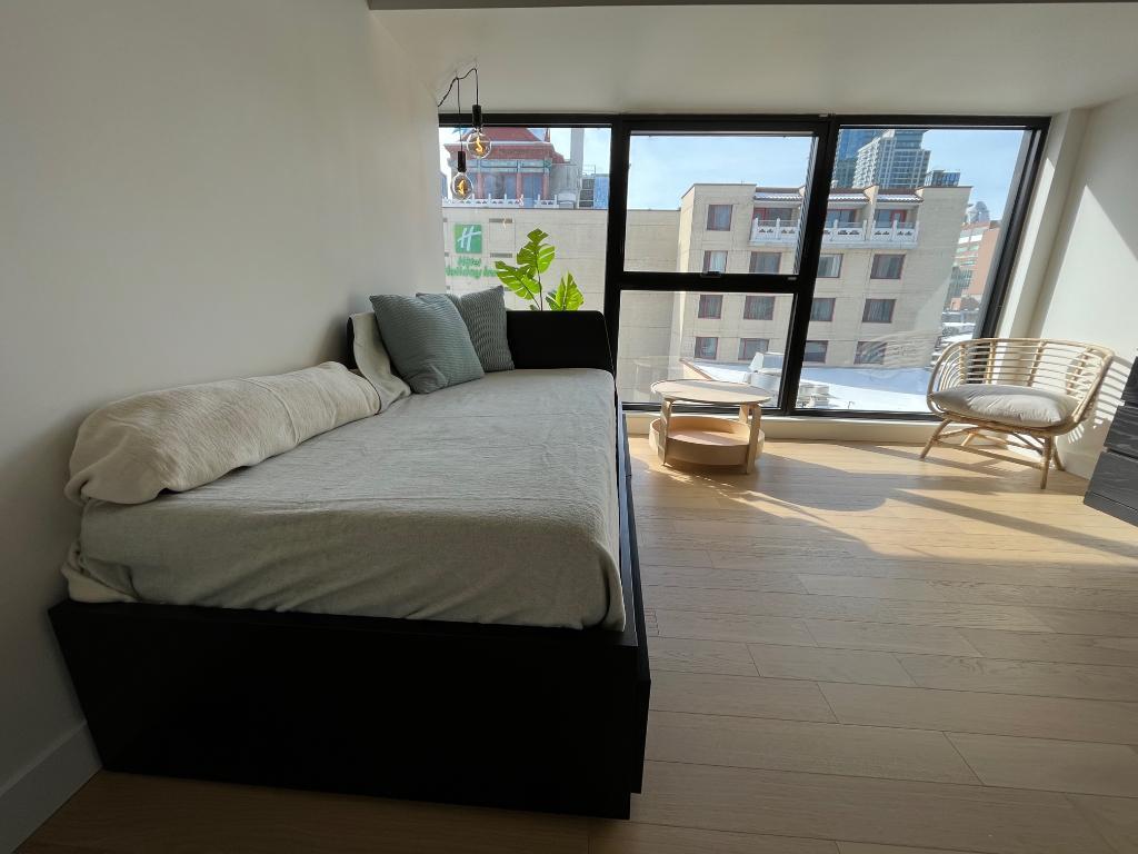New studio downtown with electricity included | 3287378