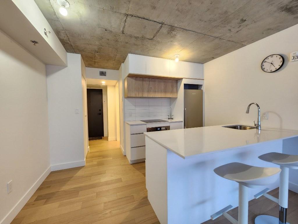 New studio downtown with electricity included | 3287378