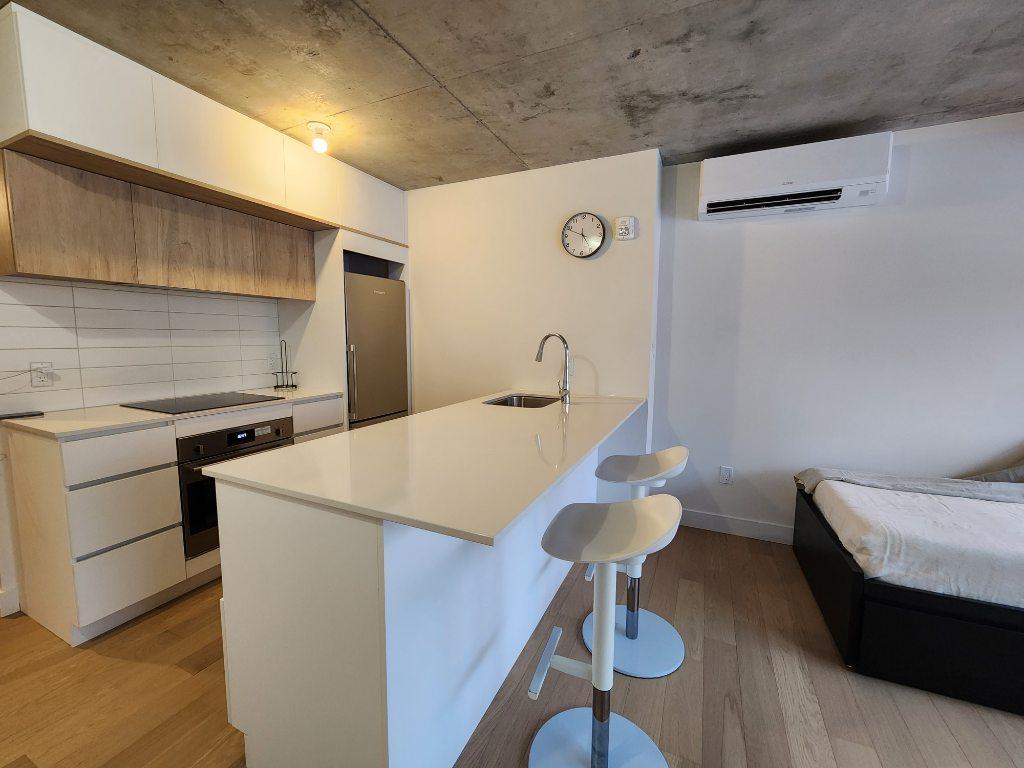 New studio downtown with electricity included | 3287378