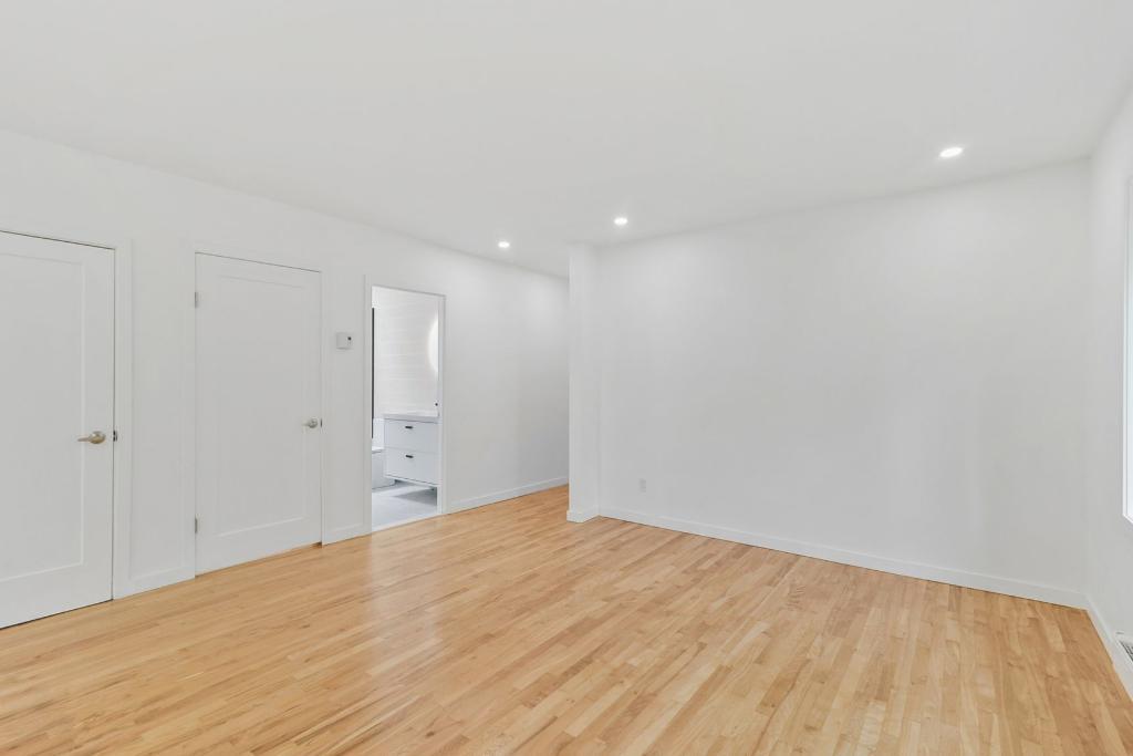 4 ½ entièrement rénové à Rosemont | 2 chambres fermées | balcon | lave-vaisselle | 3287391
