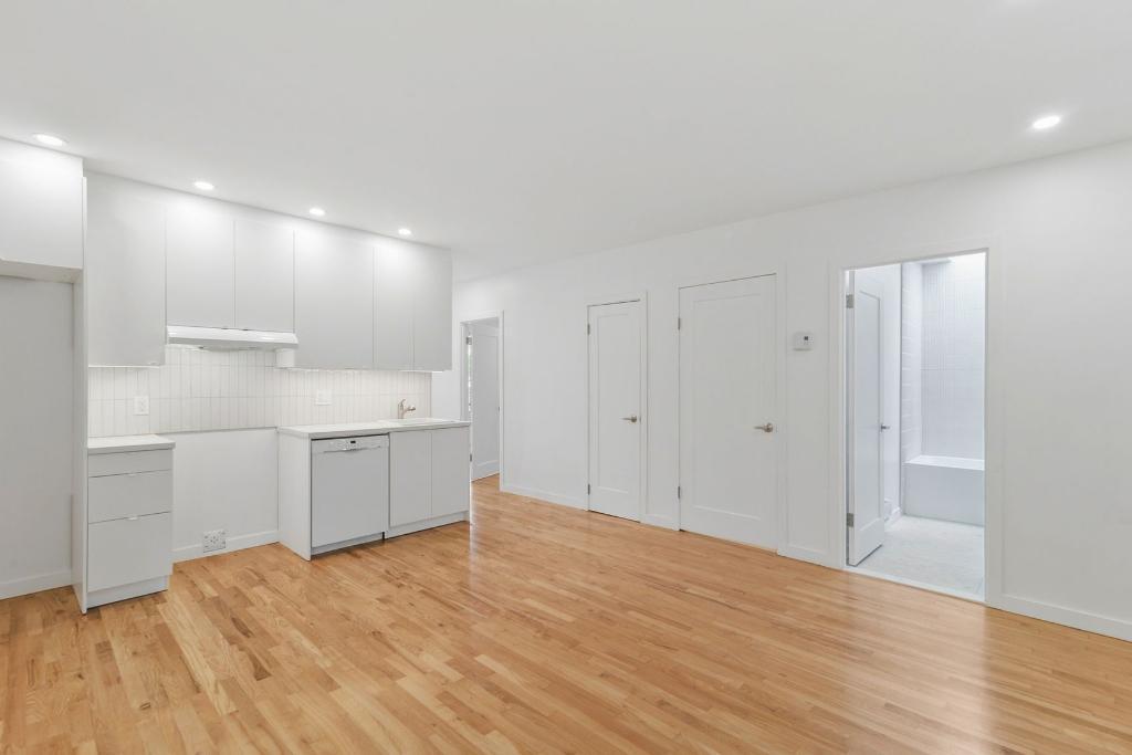 4 ½ entièrement rénové à Rosemont | 2 chambres fermées | balcon | lave-vaisselle | 3287391