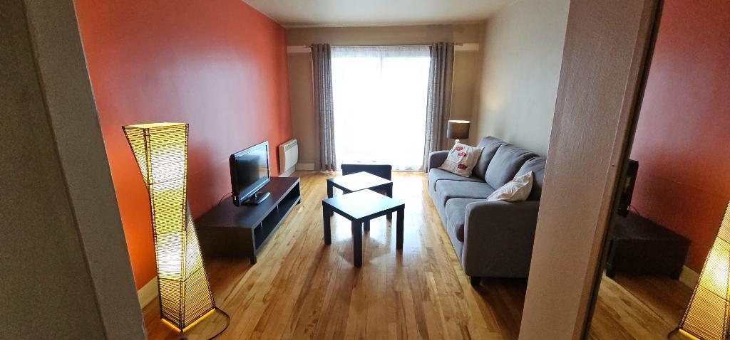 JUILLET / Magnifique 4 1/2 meublé, ensoleillé - FACE MÉTRO VIAU | 3287411
