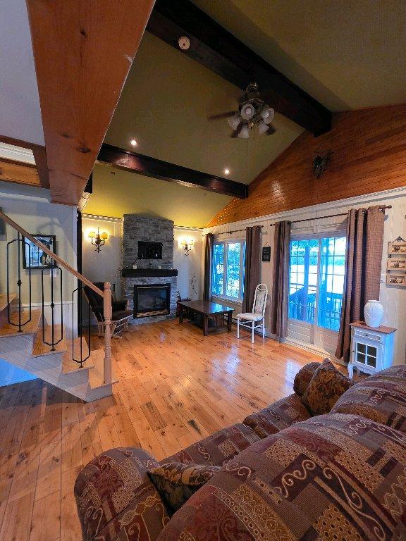 🏡 Bord de l'eau – Lac Connelly | Quai privé | 2 chambres | Long terme seulement | Disponible maintenant | 3287430