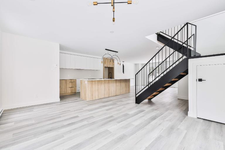3 CH - 2 SDB - Sainte-Agathe-des-Monts - $1,985 /mo | 3287434