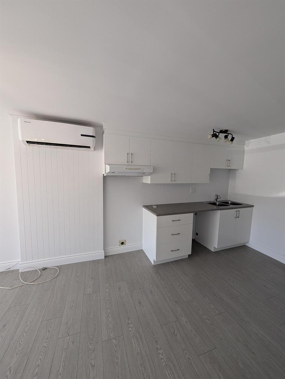 Immeuble - 5891-5901 Boulevard Bourque 5 1/2 à Louer | 3287875