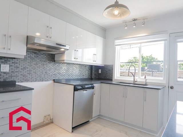 Appartement Villeray/Saint-Michel/Parc-Extension (Montréal) À Louer | 3287947
