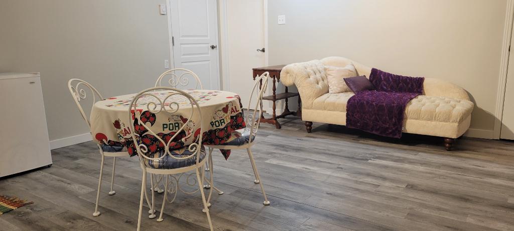 Suite privée meublée avec salle de bain privée et entrée indépendante – Sainte-Adèle – 1 100 $ | 3288067
