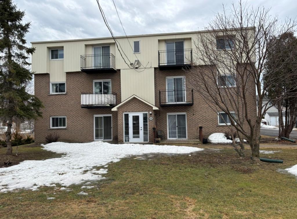 Beau 4½ lumineux à louer – Libre 1er juillet– Emplacement stratégique! | 3288087