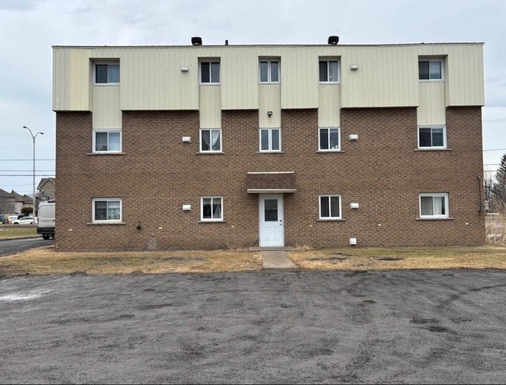 Beau 4½ lumineux à louer – Libre 1er juillet– Emplacement stratégique! | 3288087