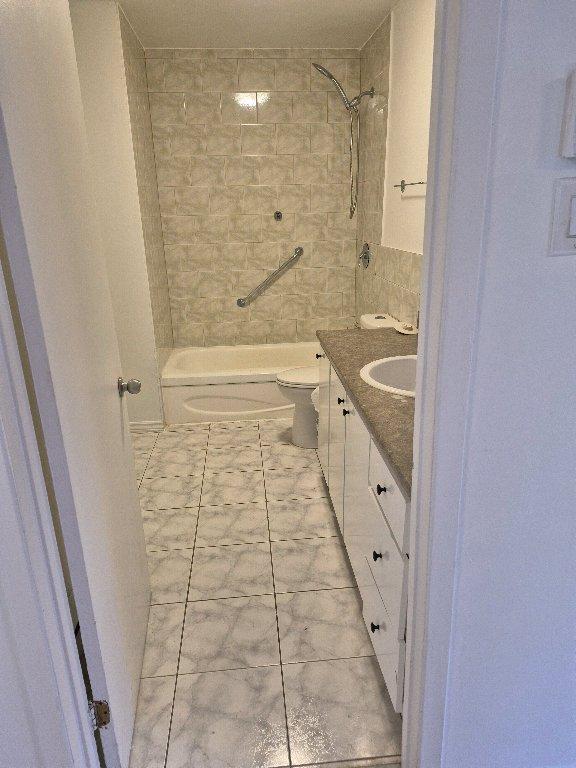 Longueuil – Spacieux 5 ½ entièrement rénové à neuf , situé dans un 5‑plex | 3288162