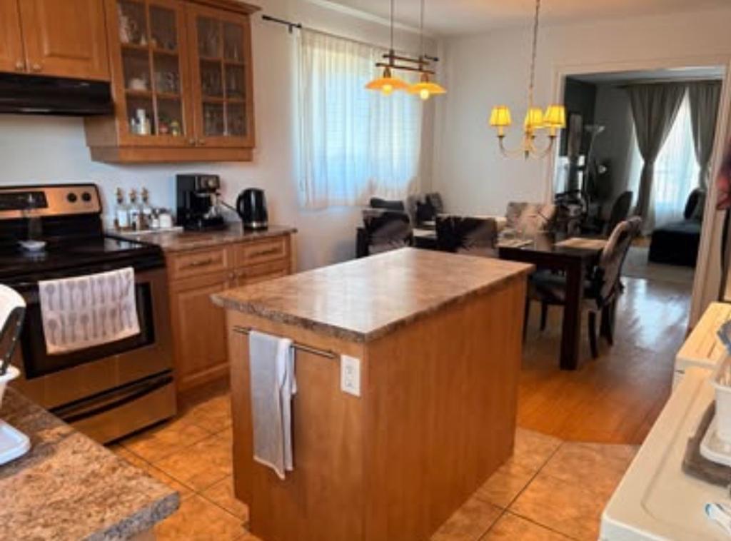 5 1/2 RDC avec Grand garage et Cour Clôturé. | 3288163
