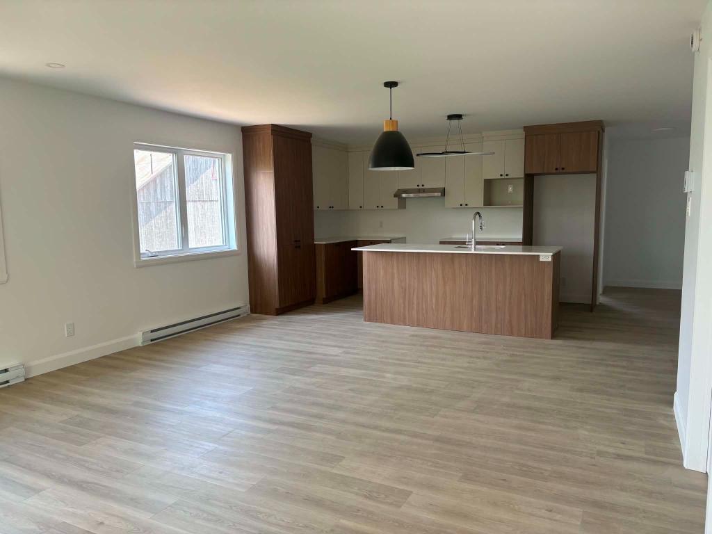 Spacieux et lumineux 4 1/2 avec bureau - Disponible pour le 1er juillet à St-Séverin en Beauce | 3288767