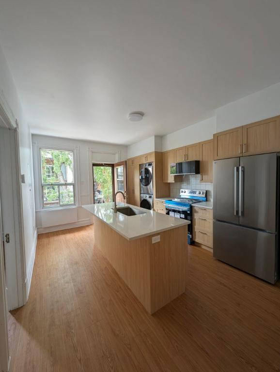 6 ½ fraîchement rénové – 2 à 3 chambres fermées - Plus de 1 000 pi² – Deux grandes galeries - 3e et dernier étage – Hochelaga | 3288927
