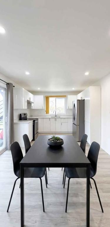 5 1/2 MAINFLOOR - 3 Bedroom 1 Bathroom-Everything Included / 5 1/2 AU RDC - 3 chambres, 1 salle de bains-Tout Inclue | 3288928