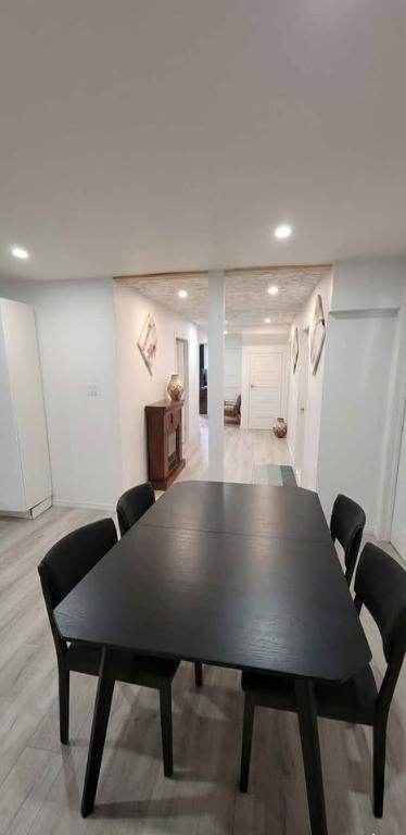 5 1/2 MAINFLOOR - 3 Bedroom 1 Bathroom-Everything Included / 5 1/2 AU RDC - 3 chambres, 1 salle de bains-Tout Inclue | 3288928