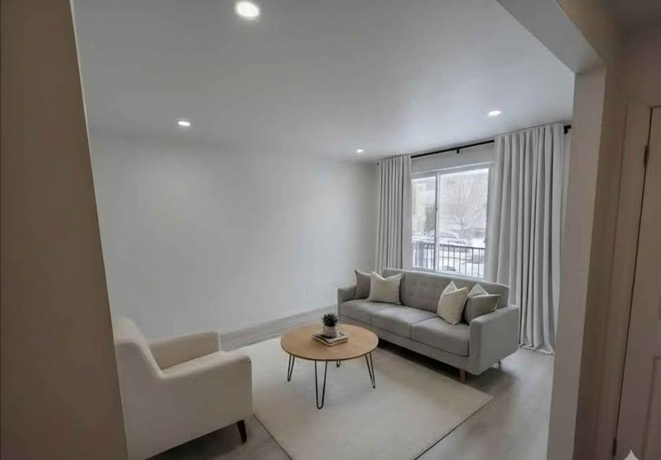 5 1/2 MAINFLOOR - 3 Bedroom 1 Bathroom-Everything Included / 5 1/2 AU RDC - 3 chambres, 1 salle de bains-Tout Inclue | 3288928