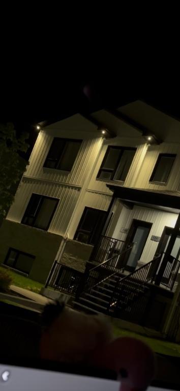 Appartement à louer dernier étage grand 5 1/2 a internet inclus | 3289726